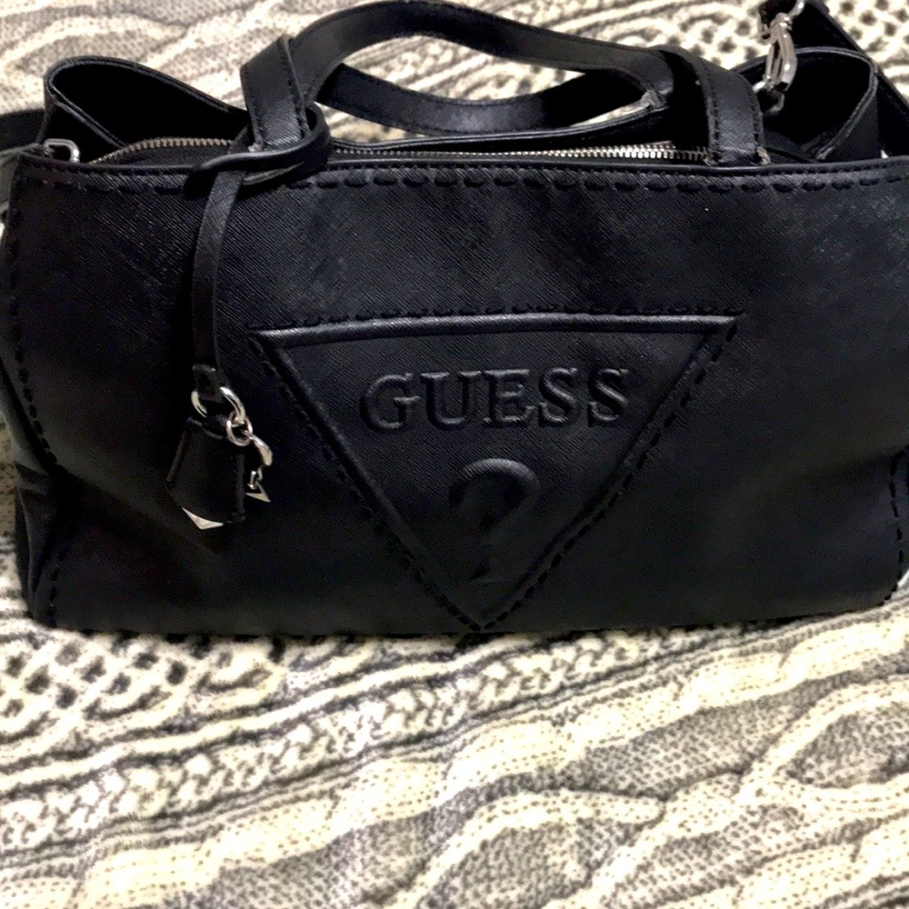 Guess Black Purse,, great w/any outfit! Holds makeup, wallet, cc, cell, tablet.